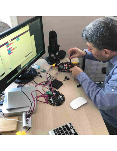 The b.Board is designed for inventors of all ages, enabling them to bring their creative ideas to life quickly and efficiently.